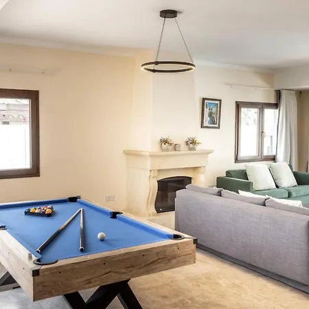 Villa Sunnyvillas: 4br Seafront Villa*private Pool*bw44